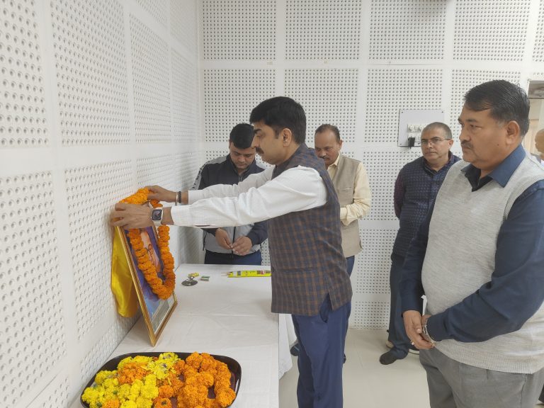 आयुक्त सभागार (2)