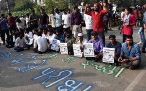 प्रतियोगी छात्रों के आंदोलन में तीसरे दिन भी हंगामा 2