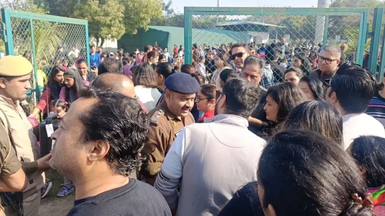 06_02_2025-noida_bomb_threat_23879487