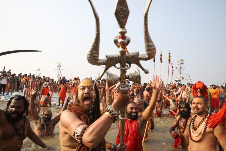 अखाड़े का अमृत स्नान शुरू 1