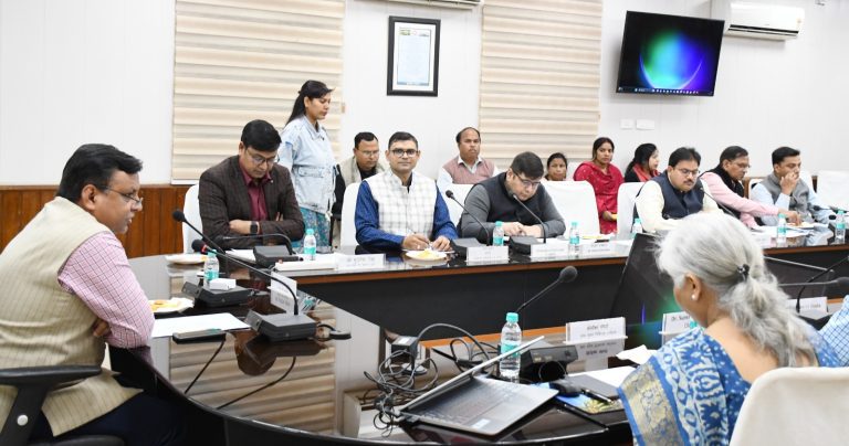 पूर्वोत्तर रेलवे लखनऊ मंडल में राजभाषा कार्यान्वयन समिति की तिमाही बैठक संपन्न