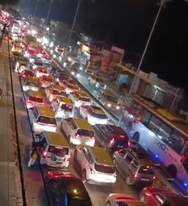 महाकुंभ में भारी भीड़, सड़कों पर लंबा जाम 2