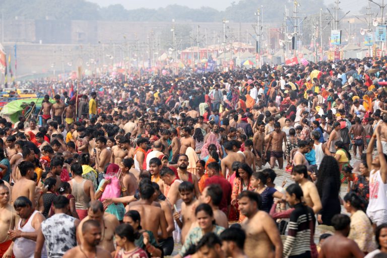 महाकुंभ मेले में पहली बार दिखा नहीं वीआईपी मूवमेंट का