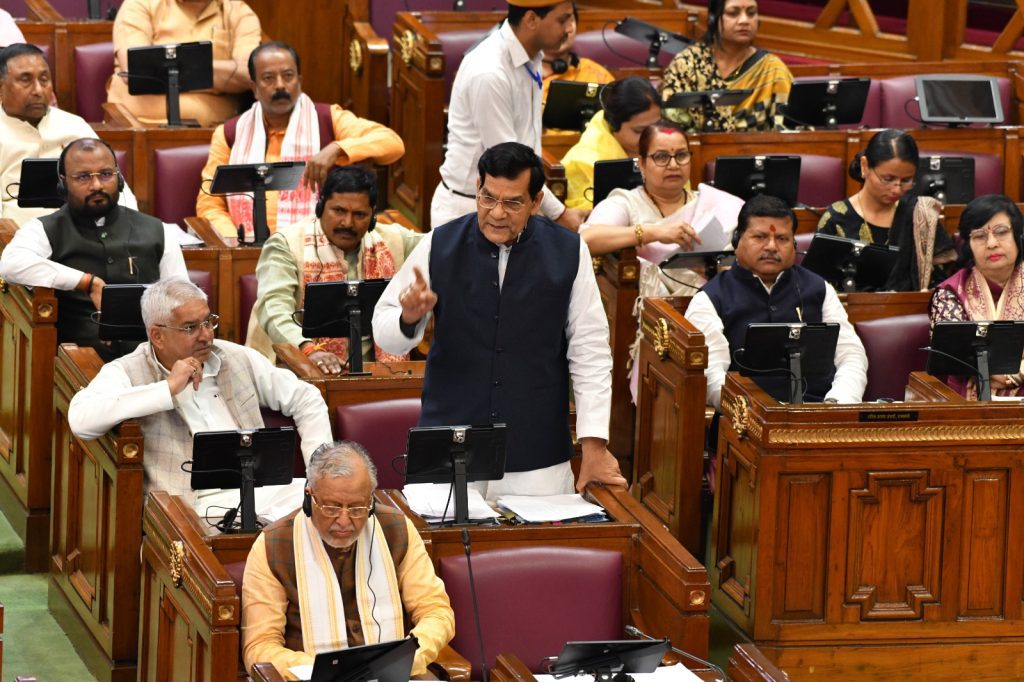 ऊर्जा मंत्री एके शर्मा ने विपक्ष के आरोपों को किया खारिज, कहा