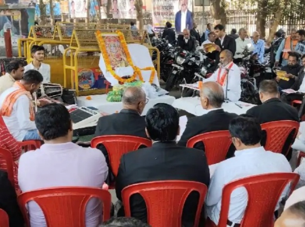नोट कांड- जस्टिस वर्मा गो बैक के नारे लगे