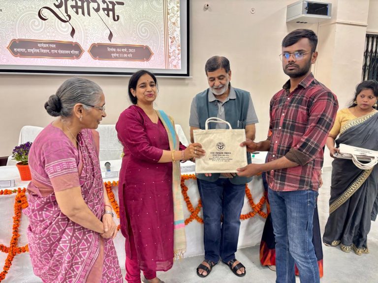 राज्य संग्रहालय में नौ दिवसीय चिकनकारी कार्यशाला का शुभारंभ-