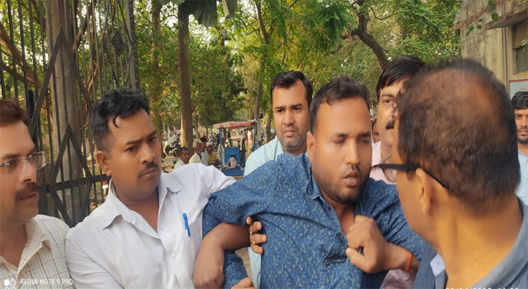 Lekhpal-arrested-with-bribe-of-ten-thousand-rupees