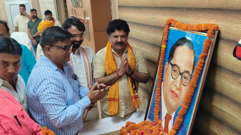 कलेक्ट्रेट सभागार 1