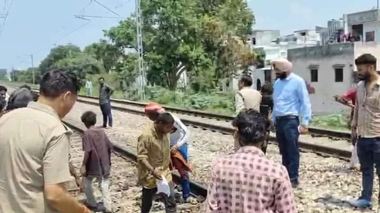 12_05_2025-train_track_haridwar_23936016