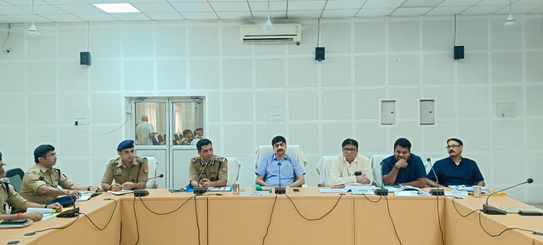 कानून व्यवस्था एवं राजस्व कार्यो की मासिक समीक्षा बैठक (5)