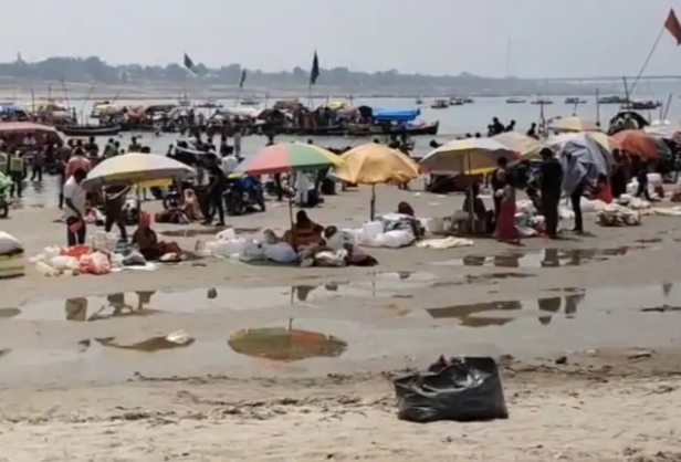 प्रयागराज में संगम का जलस्तर घटा