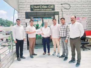 लखनऊ साइबर क्राइम सेल ने ठगी के शिकार ...क्ति को दिलाया 99,045 रुपये वापस, पीड़ित ने जताया आभार