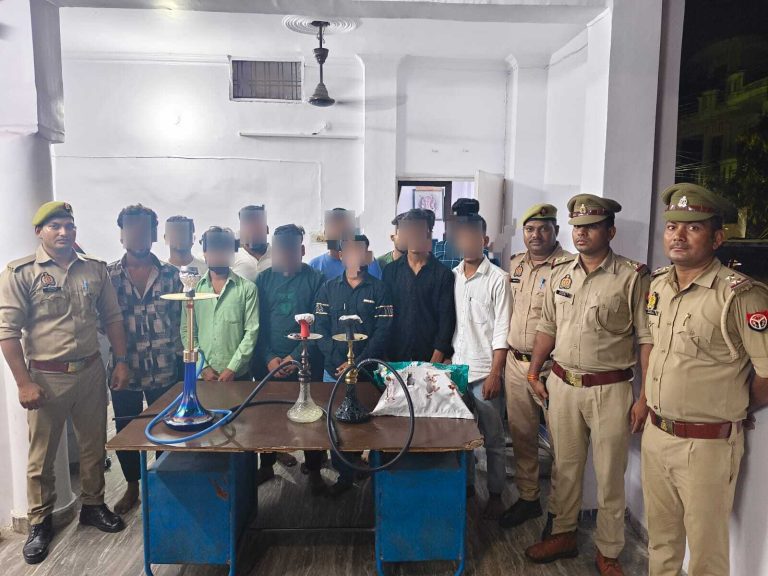 विकासनगर में ब्लैक शैडो कैफे पर पुलि..., अवैध हुक्का बार से 12 हिरासत में, मुख्य संचालक फरार