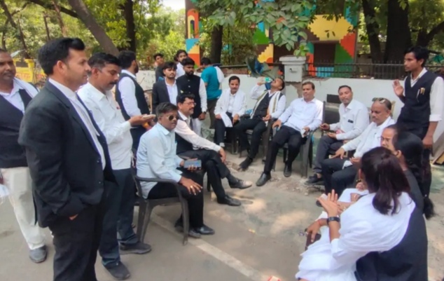 अधिवक्ताओं का विरोध दूसरे दिन भी जारी 3