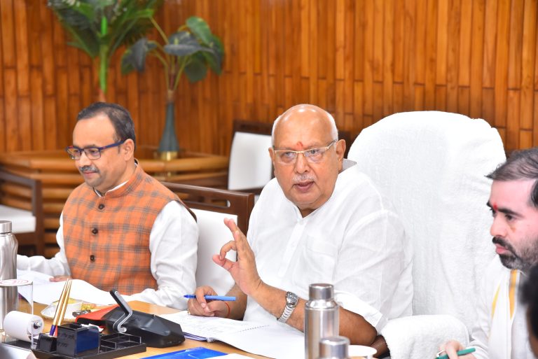 खरीफ 2025 के लिए उर्वरकों की पर्याप्त...ब्धता, एमएसपी को लेकर कृषि मंत्री ने की समीक्षा बैठक