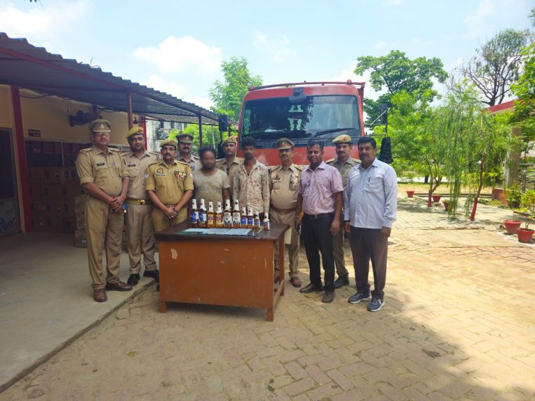 गोसाईगंज पुलिस ने पकड़ा अंतरराज्यीय शराब तस्कर गिरोह, 30 लाख की अवैध शराब बरामद