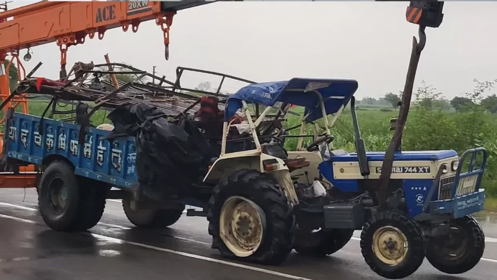 25_08_2025-bulandshahr_accident_1_24024436