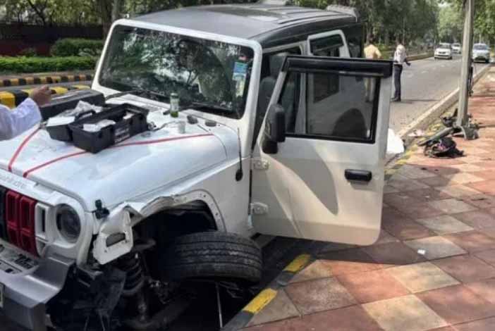 Delhi-Chanakyapuri-area-road-accident-SUV-crushes-2-people-walking-on-foot-one-dead