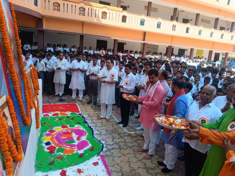 SVM 15 AUG1 BHARAT MATA AARTI