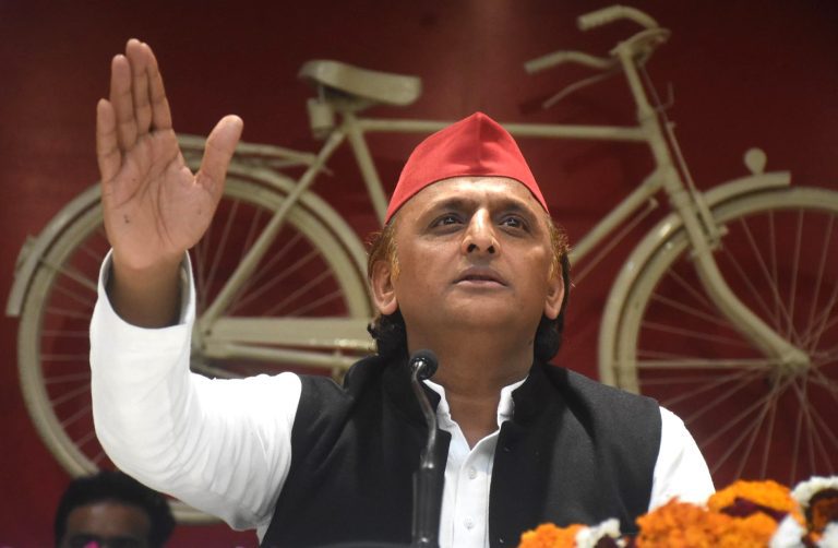 अखिलेश यादव का बीजेपी पर हमला- महाकुंभ, सोशल मीडिया और यूपी बजट पर उठाए सवाल