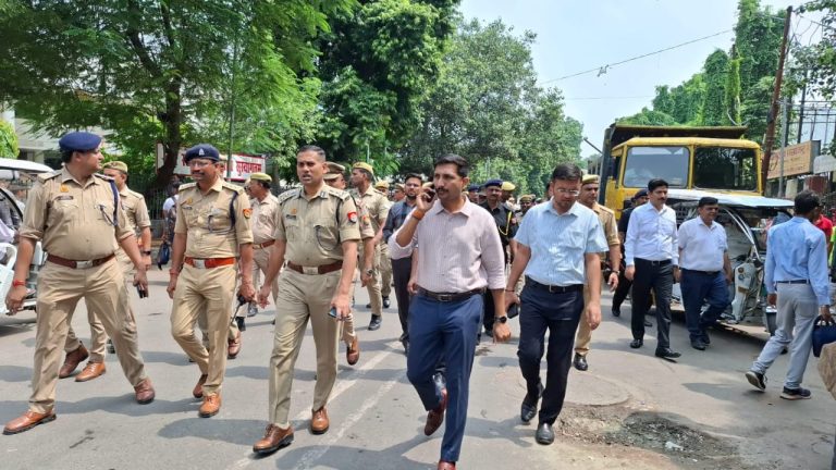 नगर निगम का सघन अभियान, सड़कों और फुटपाथों से हटाया गया भारी अतिक्रमण