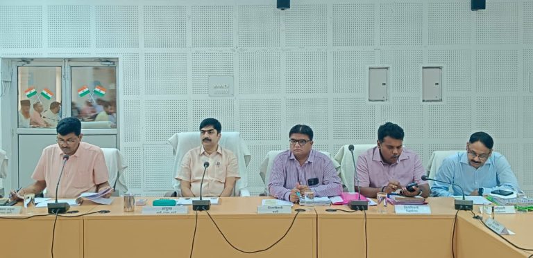 विकास कार्यों की मासिक समीक्षा बैठक (2)