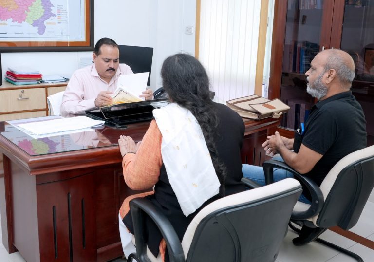 up-lko-03-election-commission-121-apolitical-parties-remove-7200178_19092025192328_1909f_1758290008_31