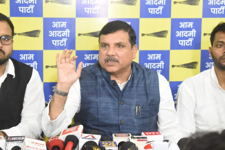 रोजगार दो, सामाजिक न्याय दो” के नार...े साथ आप उत्तर प्रदेश करेगी सरयू से संगम तक पदयात्रा