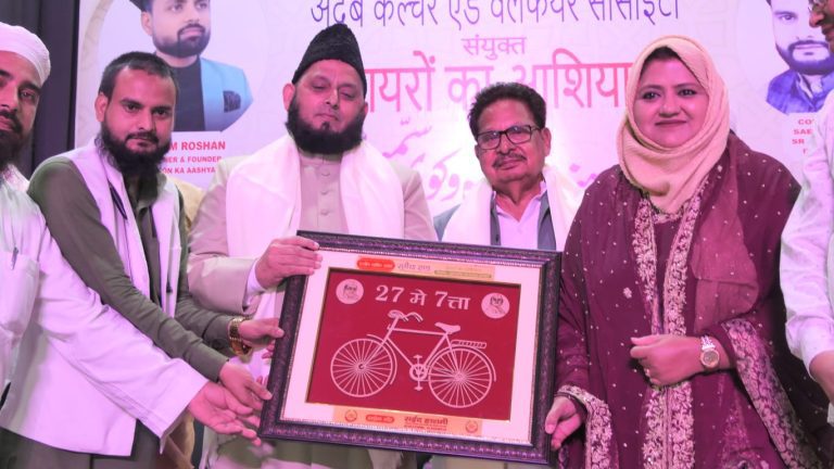 लखनऊ में ‘शायरों का आशियाना’ कार्यक्रम में शेरों-शायरी ने मोह लिया श्रोताओं को