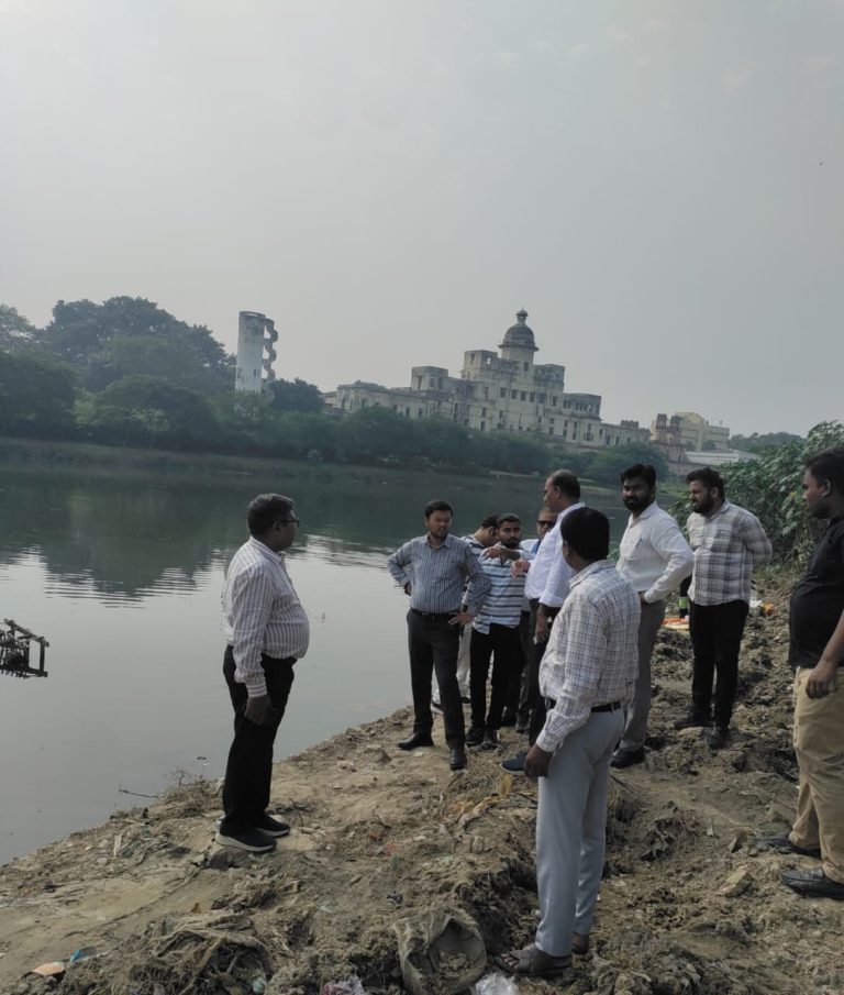 छठ पर्व से पहले नगर आयुक्त ने घाटों का औचक निरीक्षण, दी स्वच्छता और सुरक्षा के निर्देश