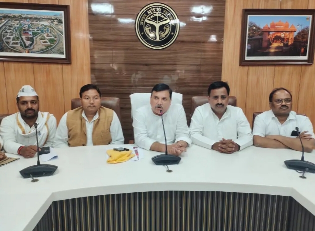 पीएम गंजे को भी कंघी बेच सकते हैं- संजय सिंह