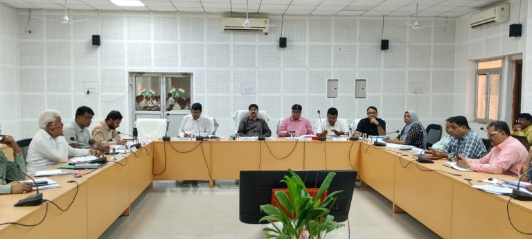 मंडलीय समीक्षा बैठक। विकास कार्यों (4)