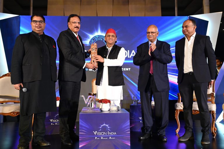 देश में आपातकाल जैसा माहौल