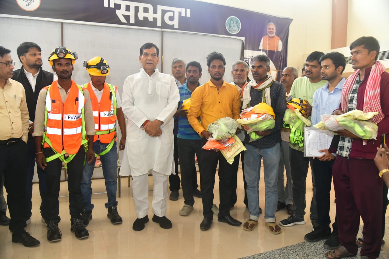 विद्युत कर्मियों की सुरक्षा सरकार की सर्वोच्च प्राथमिकता