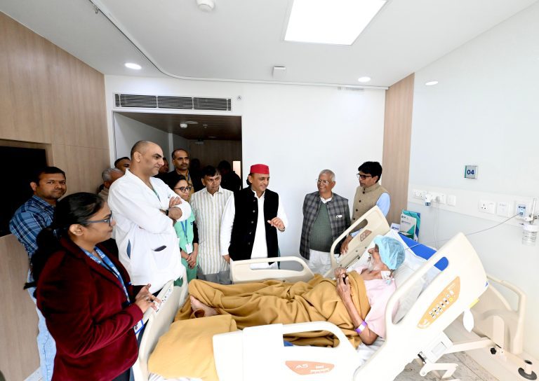 कैफ़ी आज़मी अकादमी पहुंचे अखिलेश यादव, कला-संस्कृति से जुड़ी स्मृतियों को किया साझा