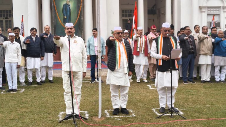 महंगाई-बेरोजगारी से त्रस्त जनता, लोकतंत्र और संविधान पर खतरा