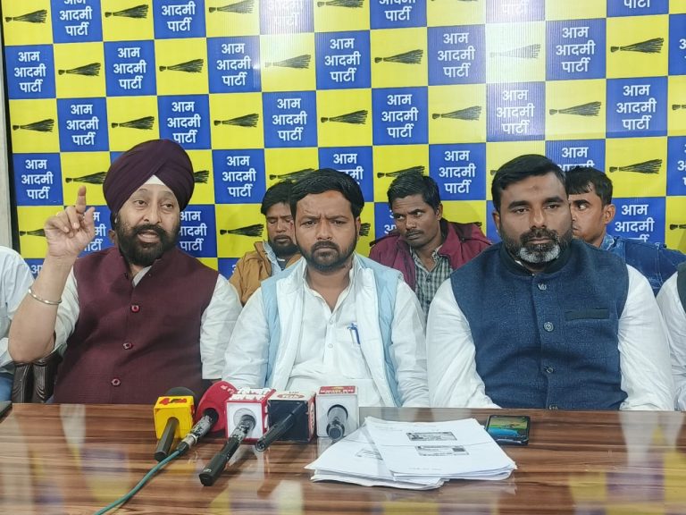 लखनऊ में असम मूल के सफाईकर्मियों को ‘बांग्लादेशी’ बताने पर आम आदमी पार्टी का बड़ा हमला