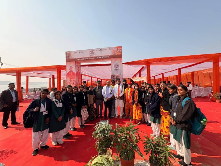 संगम स्नान कर अभिभूत हुए काशी तमिल संगमम् दल के सदस्य