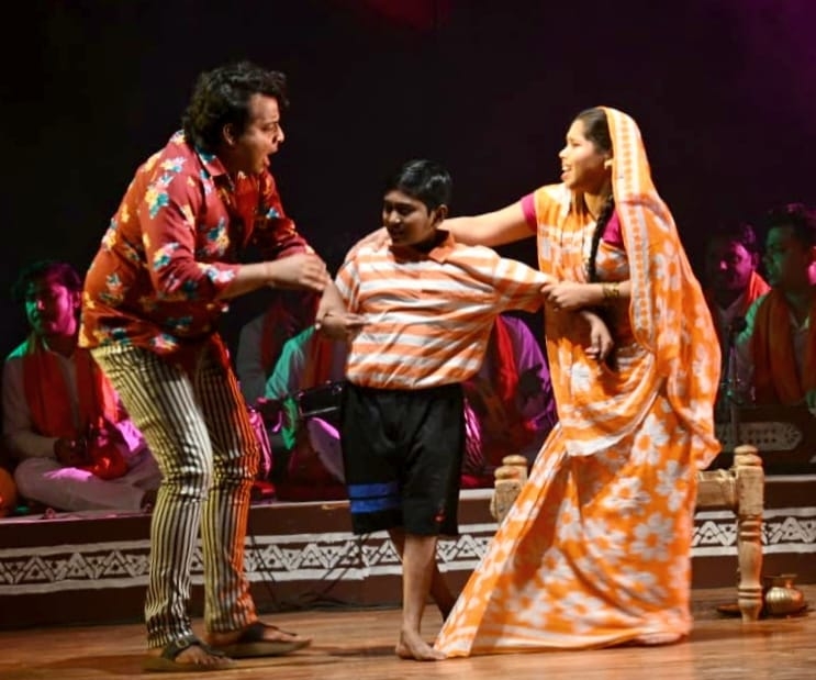 स्त्री-संवेदना और ग्रामीण व्यवस्था की टूटन पर तीखा