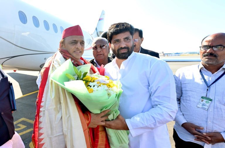 हैदराबाद में अखिलेश यादव का भव्य स्वागत,