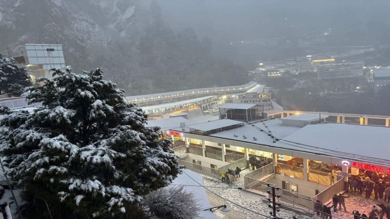 Heavy-Rain-and-Snowfall-Lash