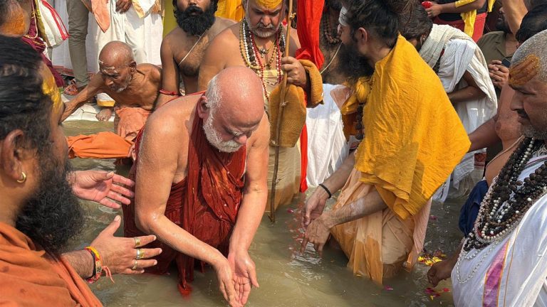 गाय और गंगा भारत की आत्मा- पुरी शंकराचार्य