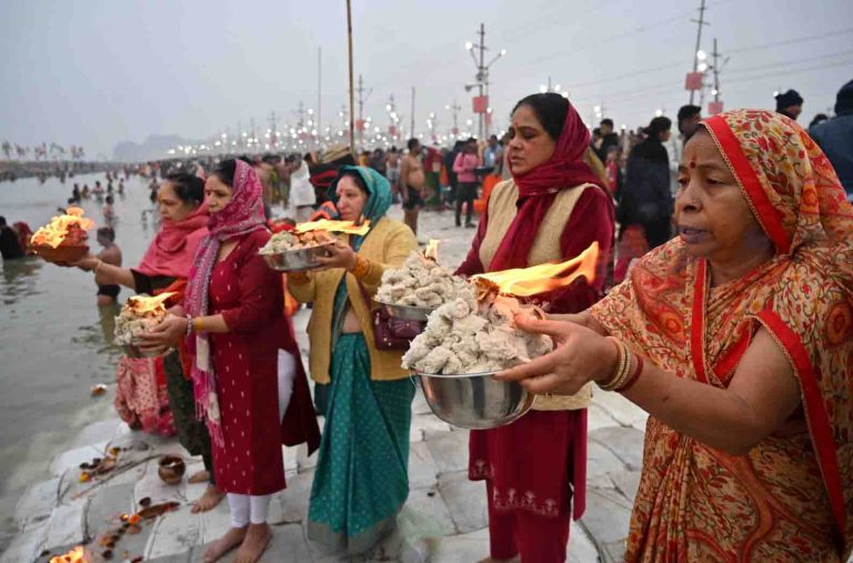 षटतिला एकादशी पर संगम में उमड़ रहा है आस्था का सैलाब 3