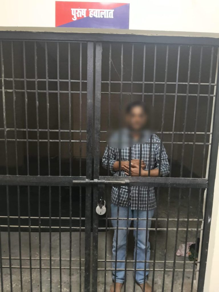 ट्यूशन शिक्षक पर नाबालिग से छेड़छाड़ व धमकी का आरोप, गोसाईगंज पुलिस ने किया गिरफ्तार