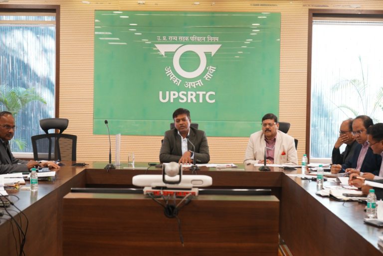 परिवहन निगम की समीक्षा बैठक में संच...स्था सुदृढ़ करने के निर्देश, समय-सारिणी पालन पर जोर