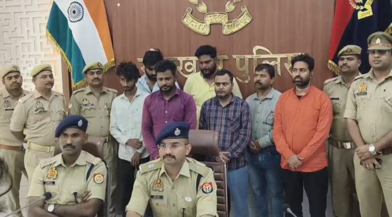 7 अभियुक्त गिरफ्तार, भारी संख्या में इलेक्ट्रॉनिक उपकरण व फर्जी दस्तावेज बरामद