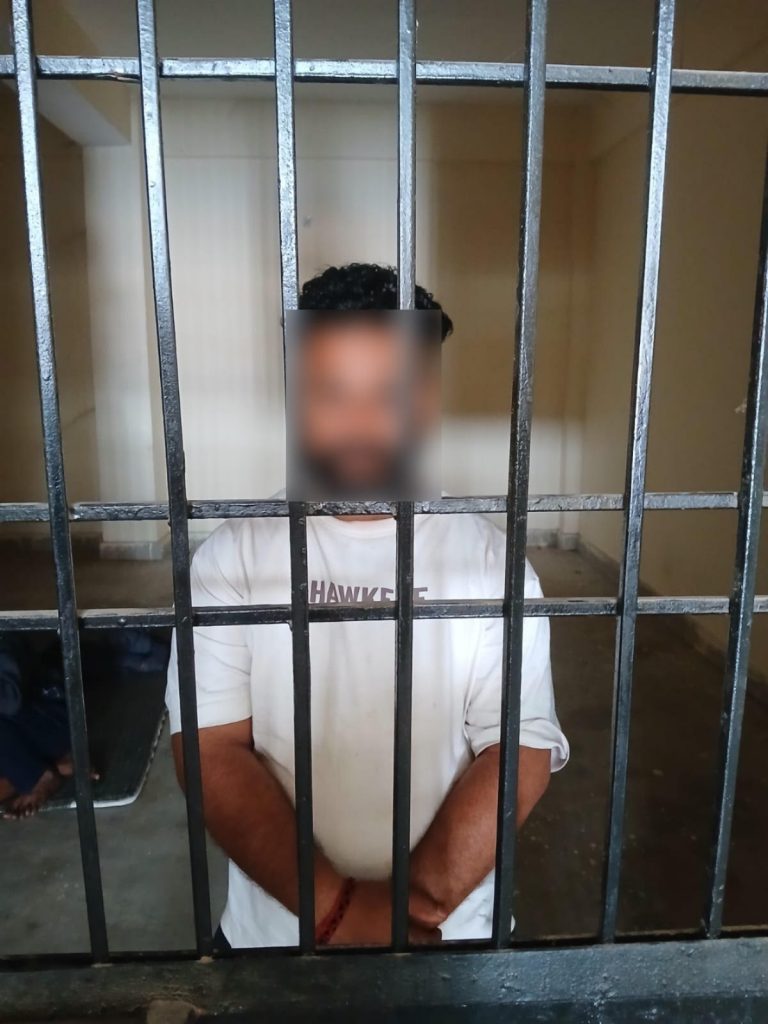 लापरवाही से कार चलाने वाले चालक की गिरफ्तारी, सड़क हादसे में दो लोगों की मौत