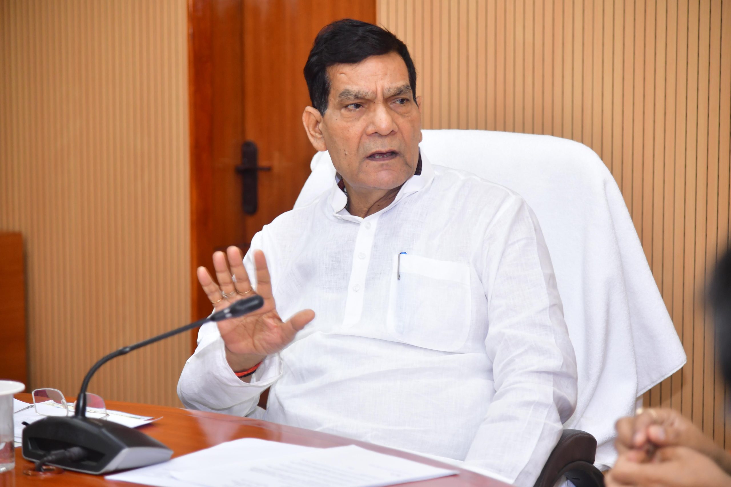 गर्मी में निर्बाध बिजली आपूर्ति को लेकर ऊर्जा मंत्री ए.के. शर्मा सख्त,