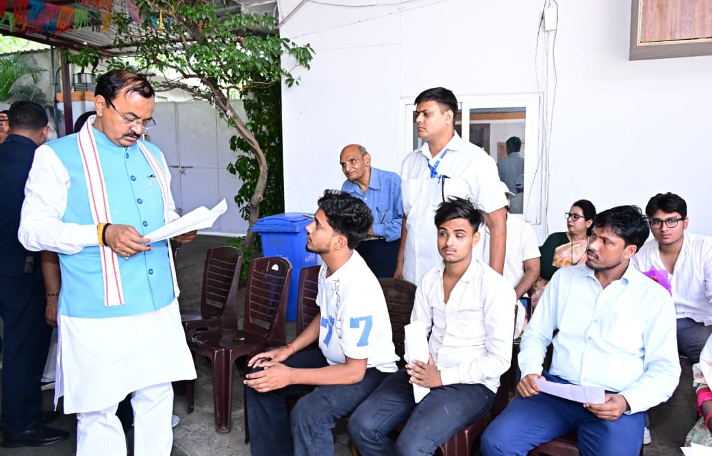 जनता दर्शन में उपमुख्यमंत्री ने सुनी सैकड़ों फरियादियों की समस्याएं